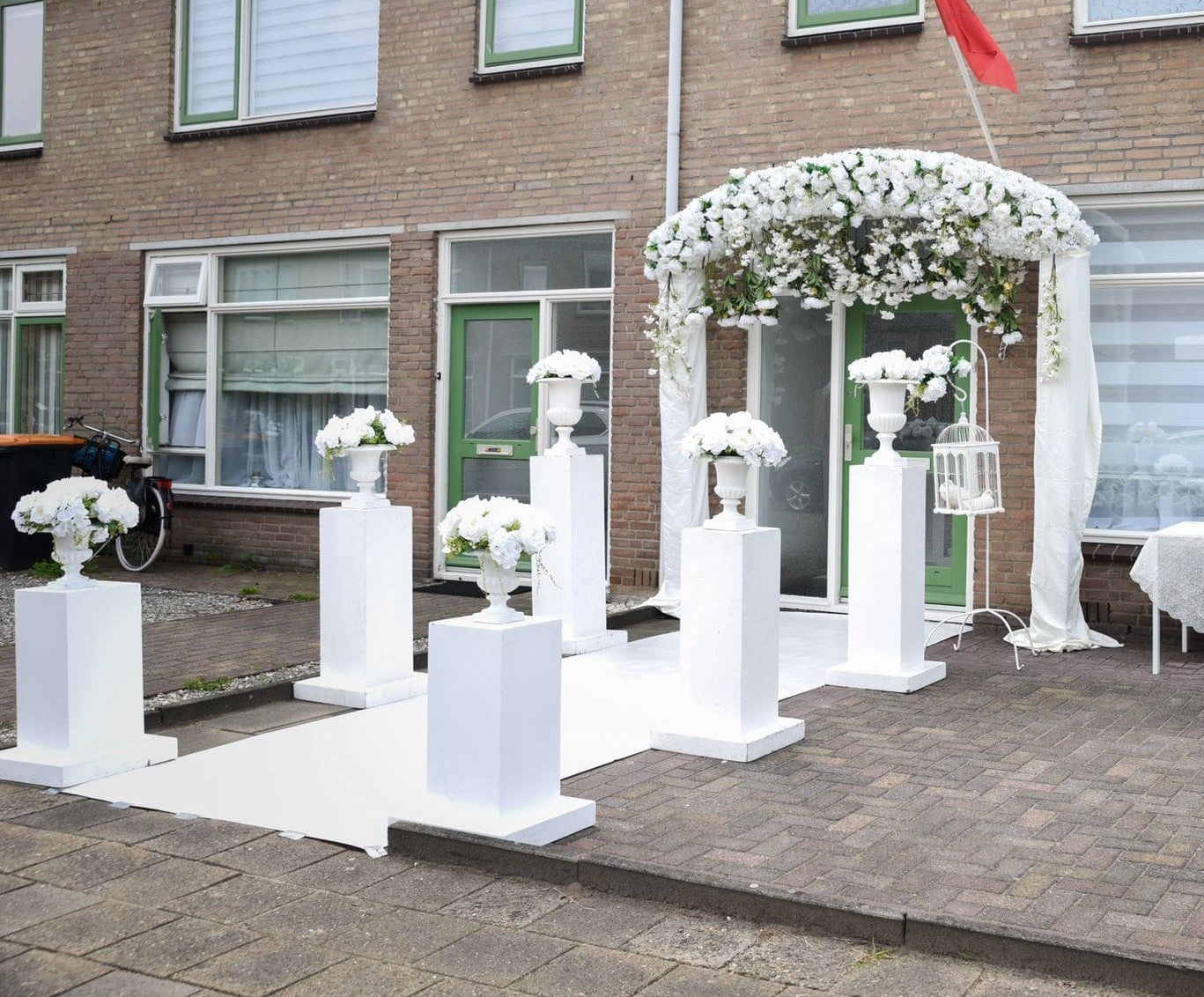 XL boog met vallende bloemen