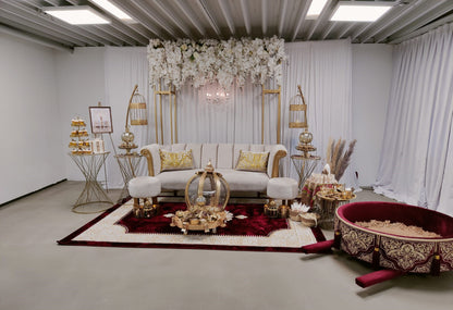 Hennastage met vallende bloemen